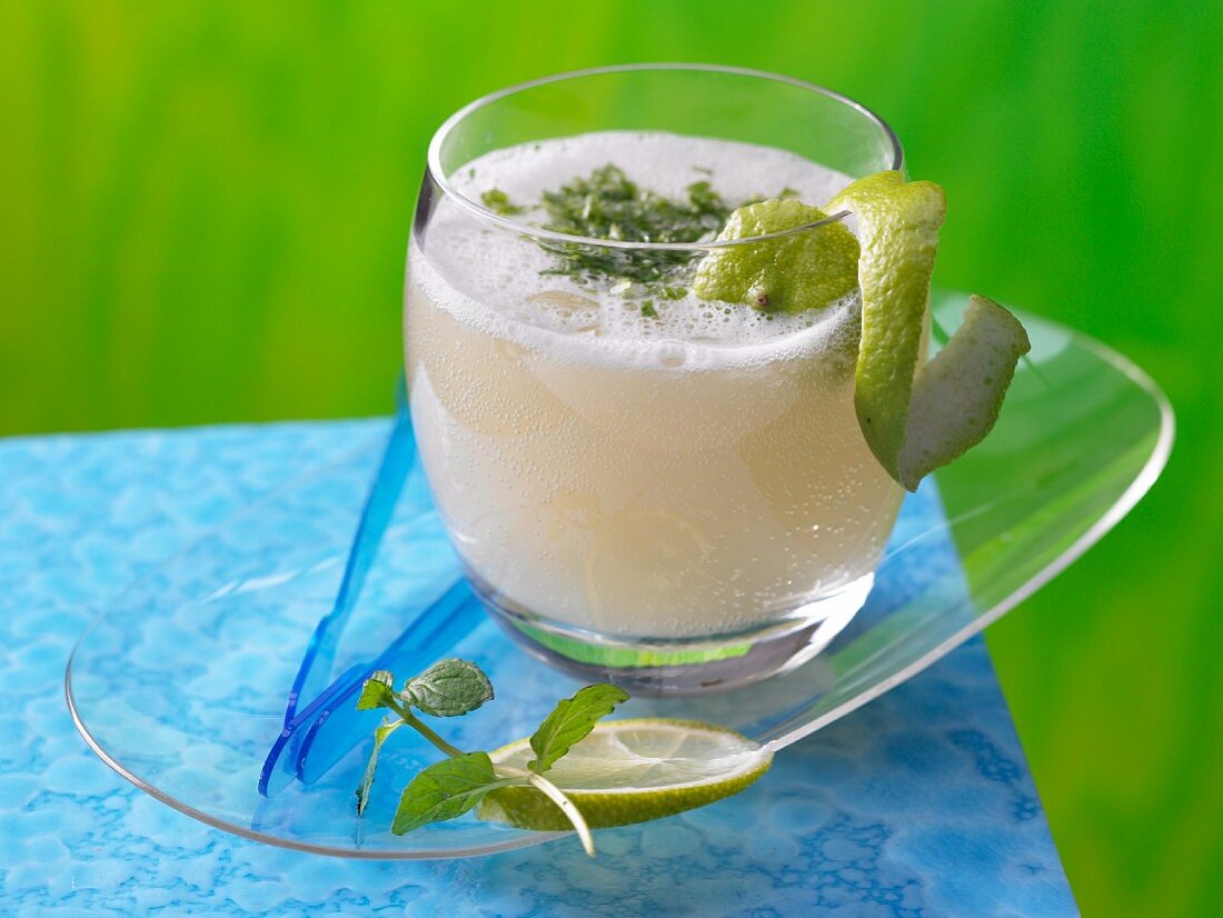 A lime cocktail with ginger and mint