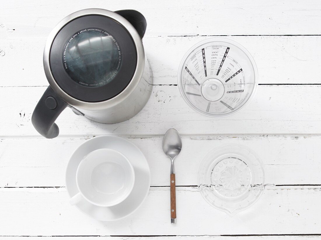 Kitchen utensils for making tea