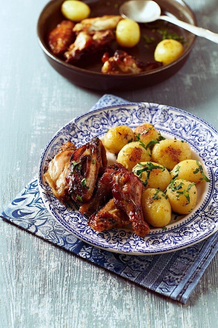 Hähnchen mit Honigglasur und Bratkartoffeln