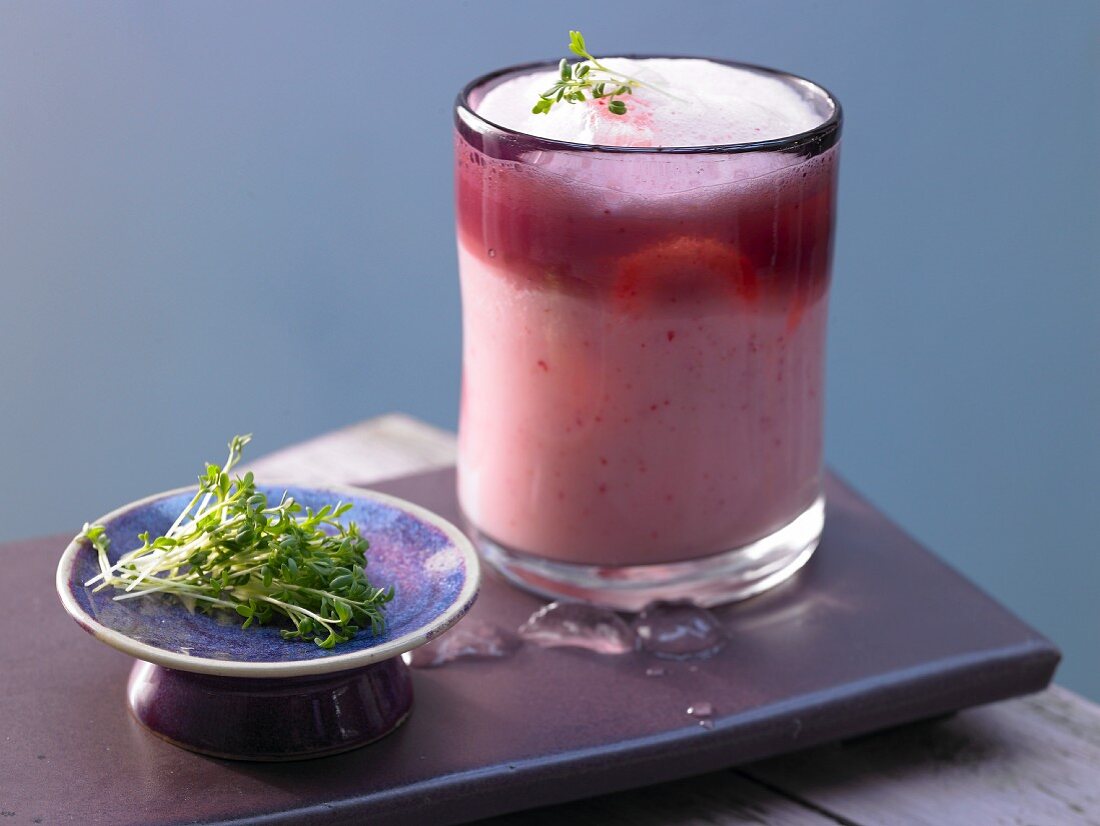 Radish smoothie with cress