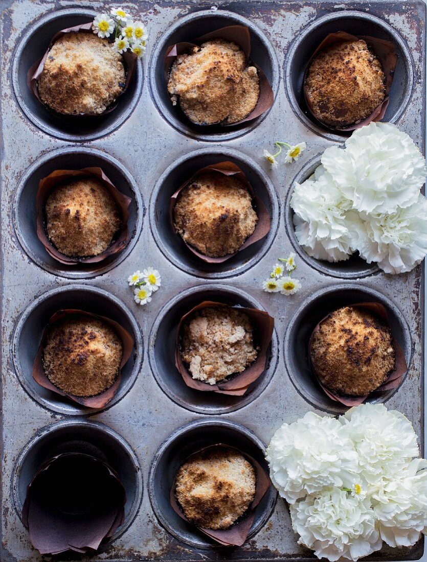 Coffee Cake Muffins in einem Muffinblech