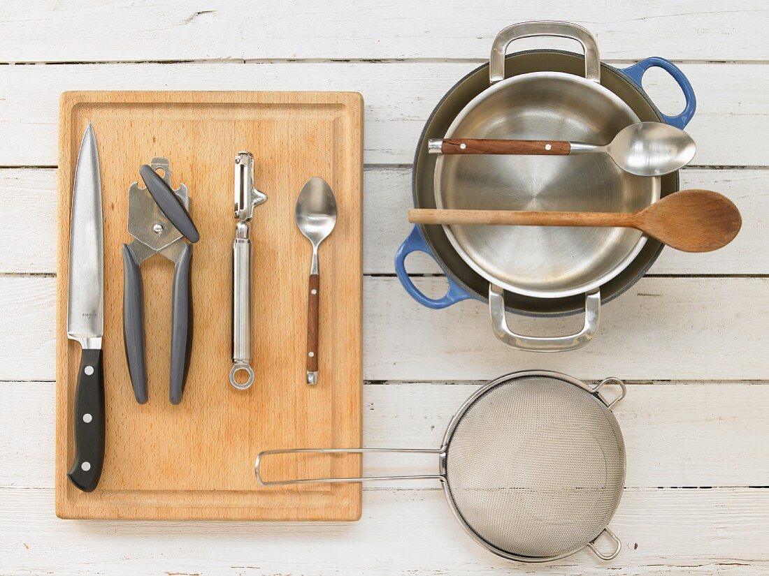 Kitchen utensils for the preparation of a vegetable bolognese