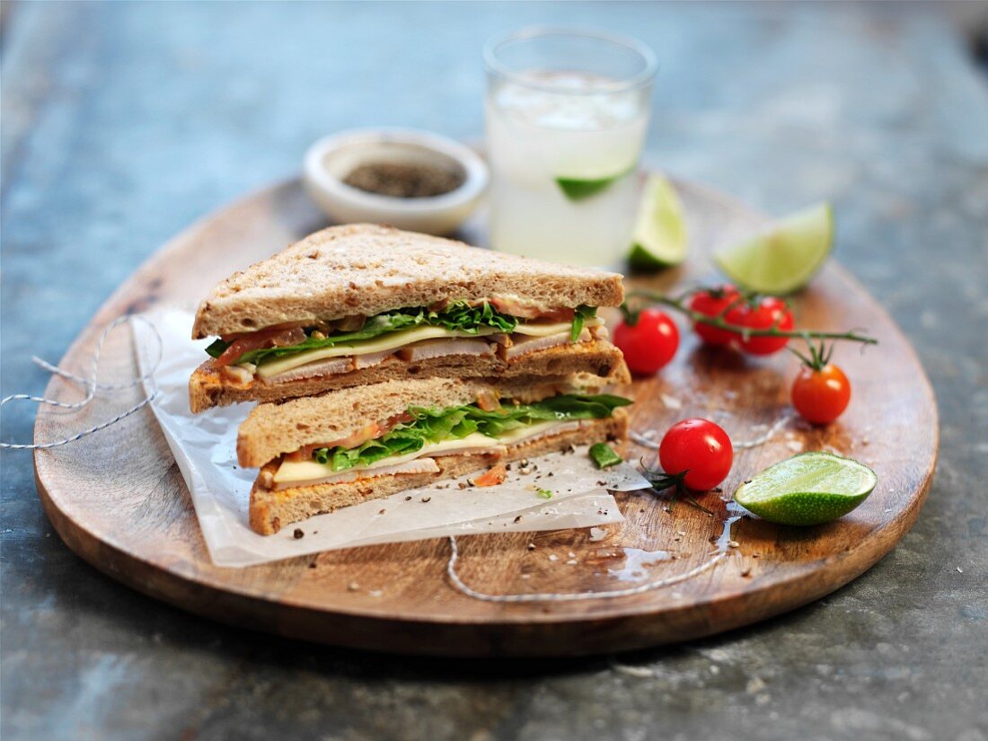 Sandwiches with honey and lime chicken