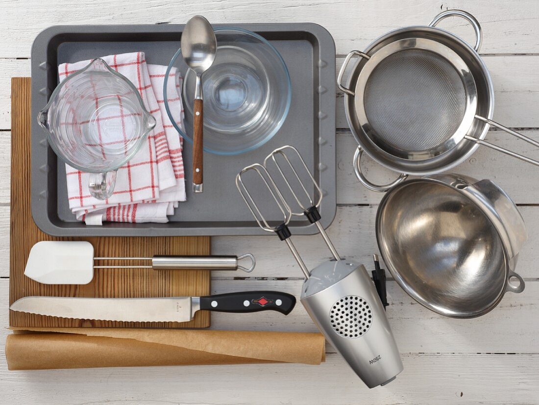 Kitchen equipment for making a Charlotte royale with a champagne mousse