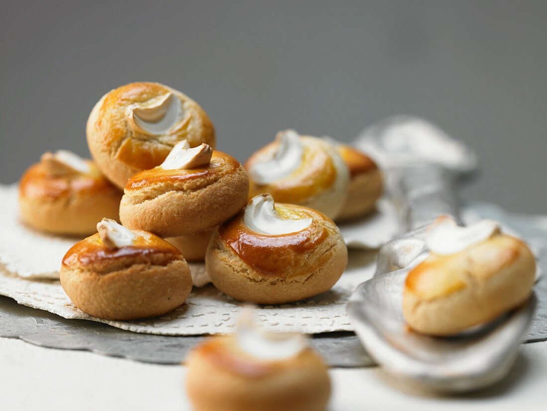 Bethmännchen (marzipan cookies) with cashews
