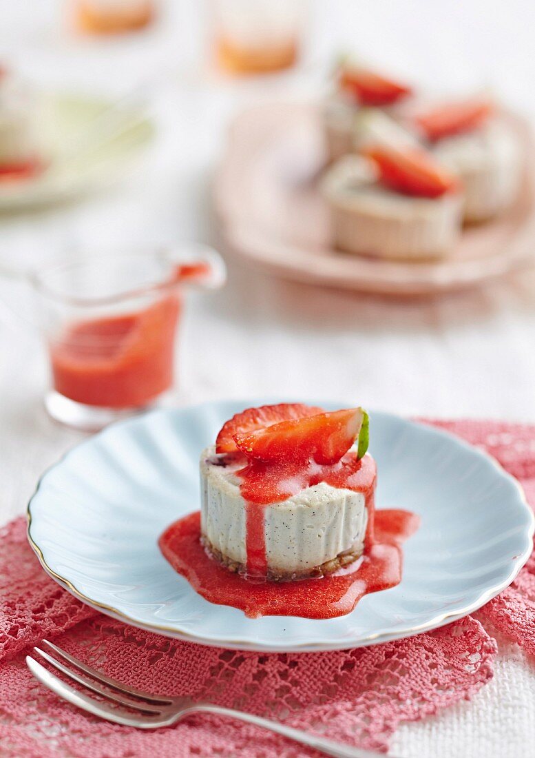 Mini strawberry cheesecakes