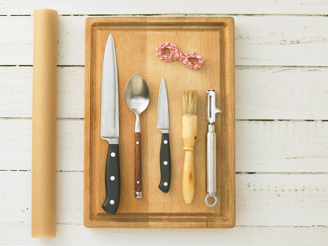 Kitchen utensils for an asparagus dish