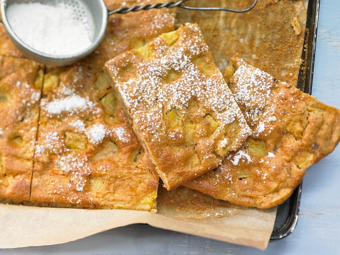 Ananas-Möhren-Kuchen mit Nüssen