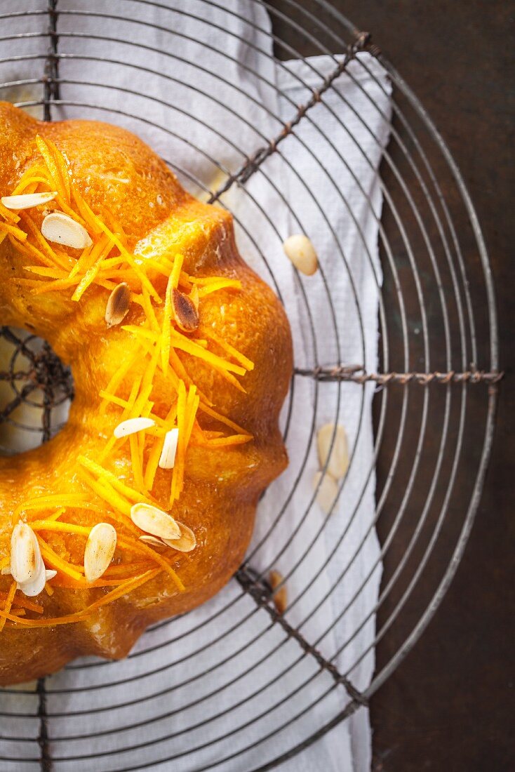 Orangenkuchen mit Mandelblättchen