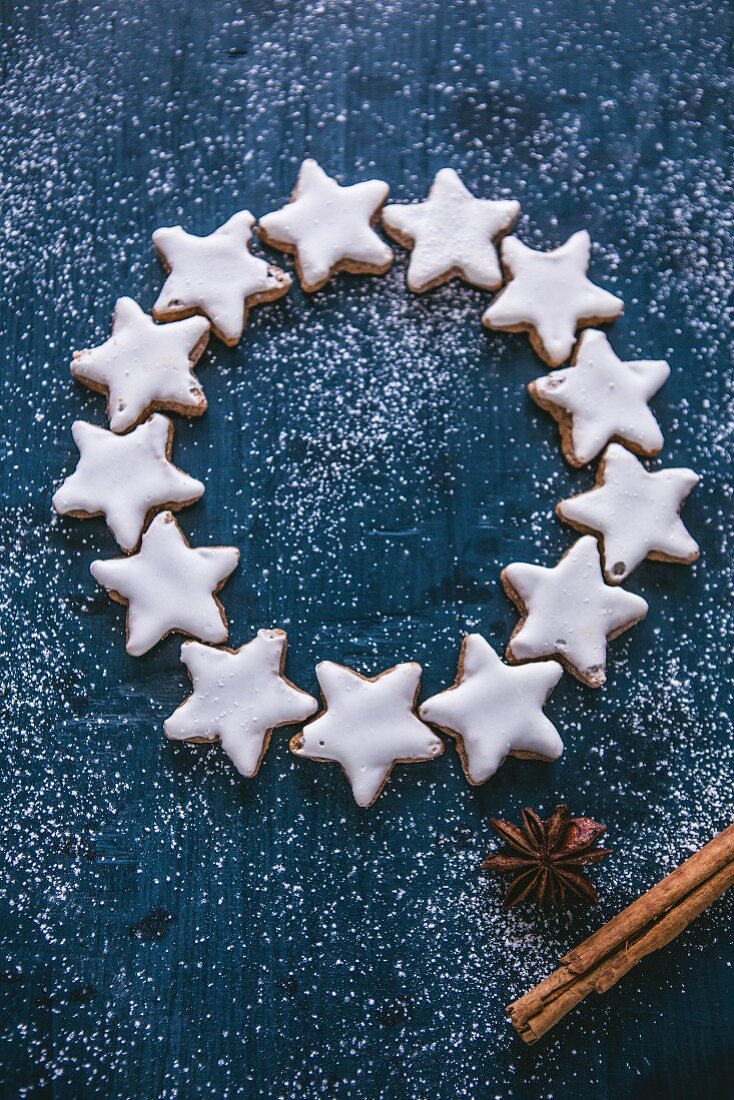 A circle of cinnamon star biscuits