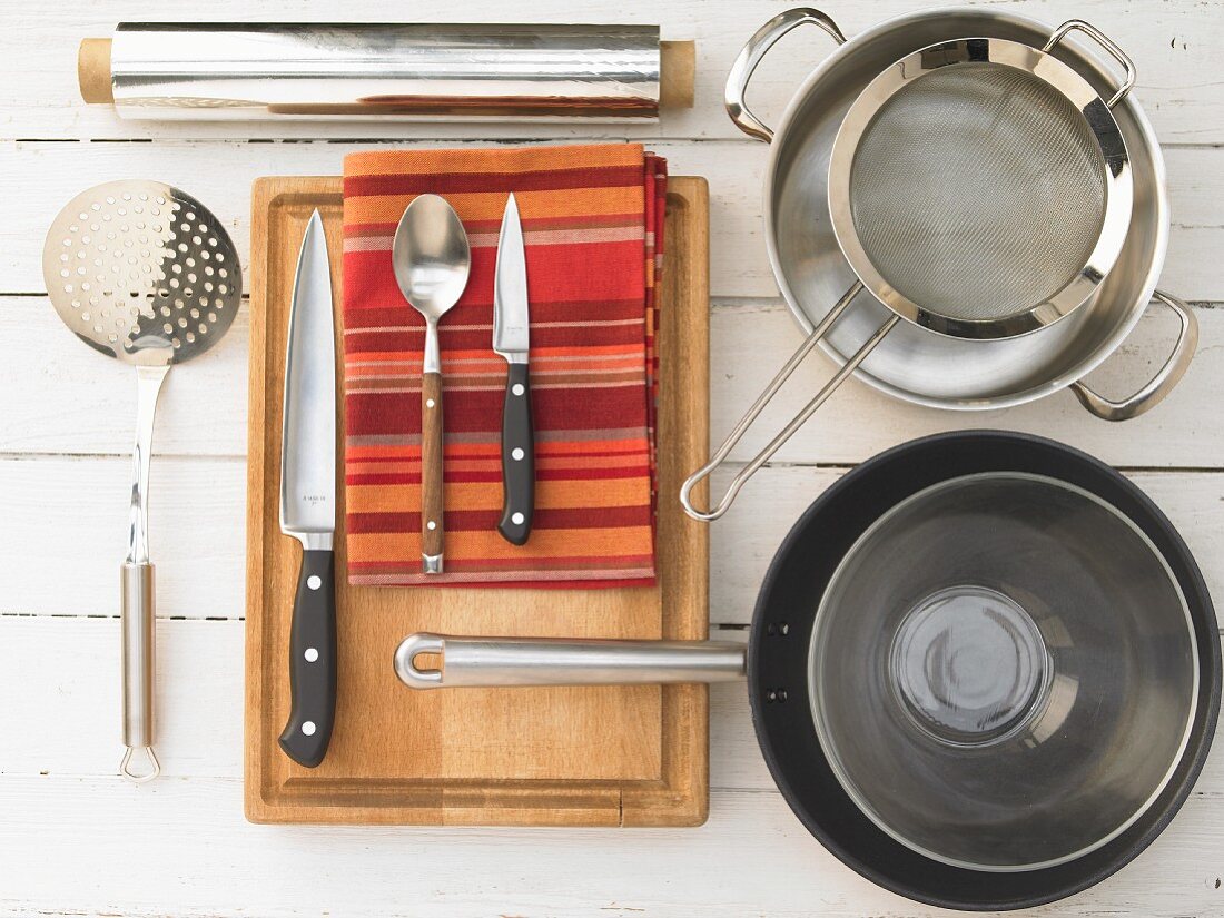 Cooking utensils for the preparation of Vietnamese soup with beef and rice noodles