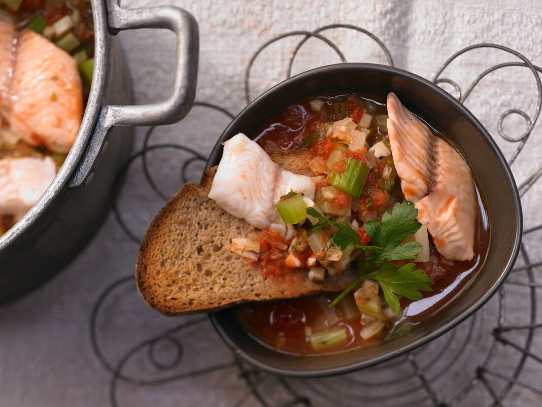 Umbrische Fischsuppe mit Fenchel und Brot