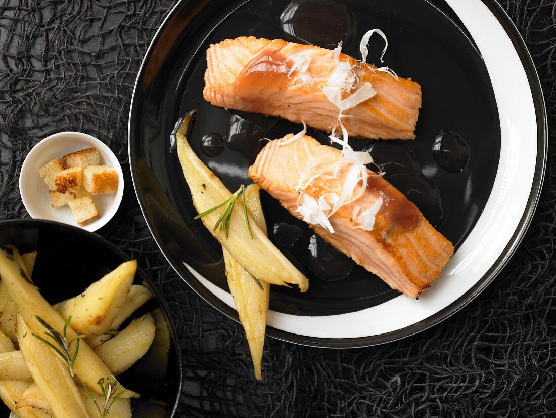 Roasted pickled salmon fillets with red wine and parsnips