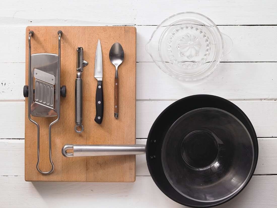 Kitchen utensils for raw food preparation