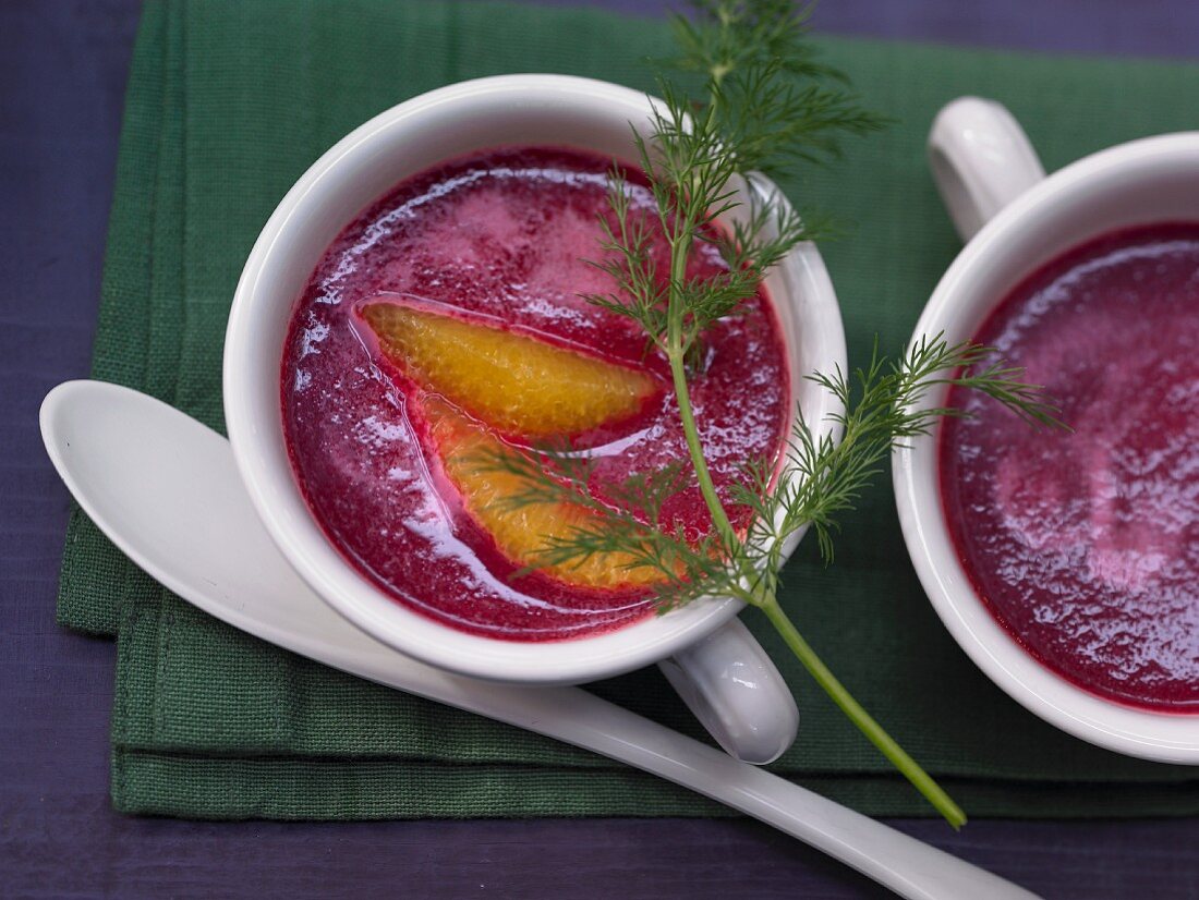 Rote-Bete-Suppe mit Orangen