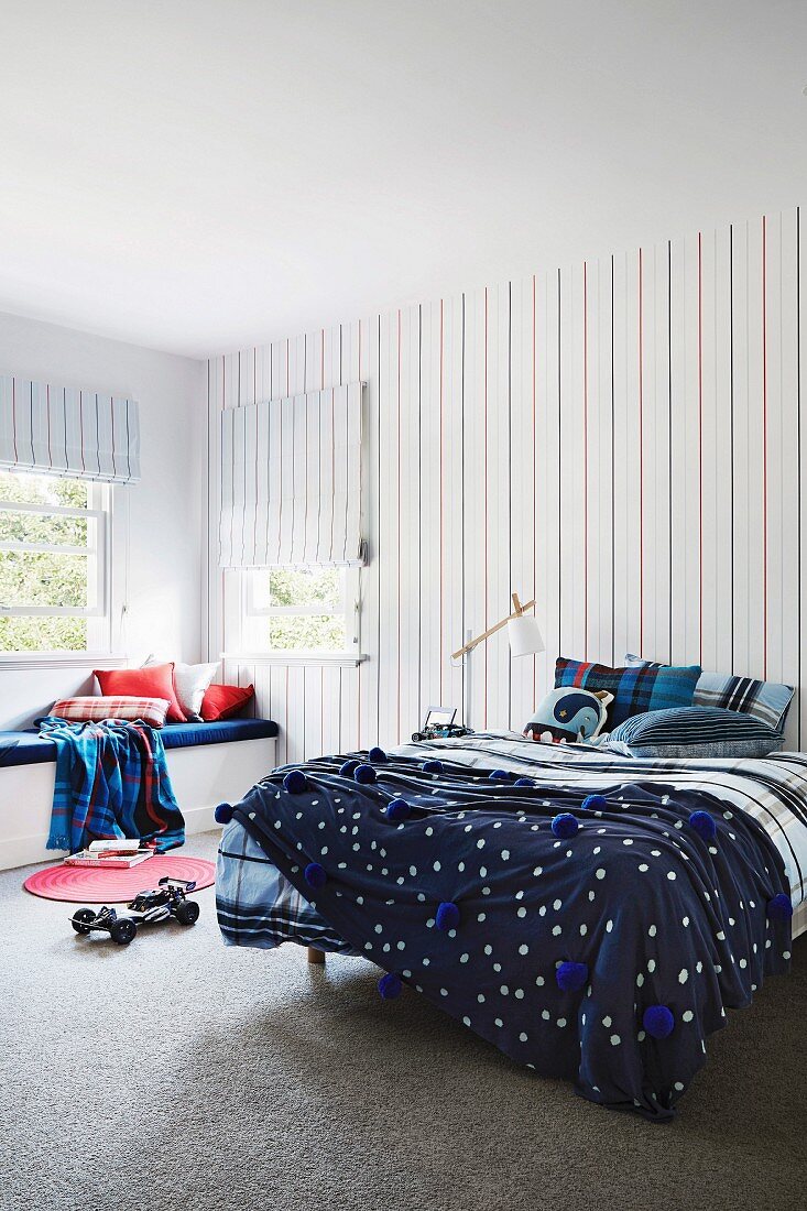 Bed and bench in the boy's room with a pattern mix
