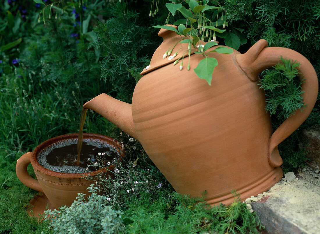 Water feature: Teapot and teacup as water feature