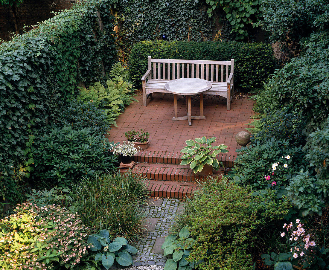 Backyard towel garden