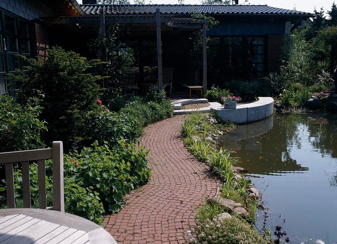 Pond garden, view of the house from the seating area