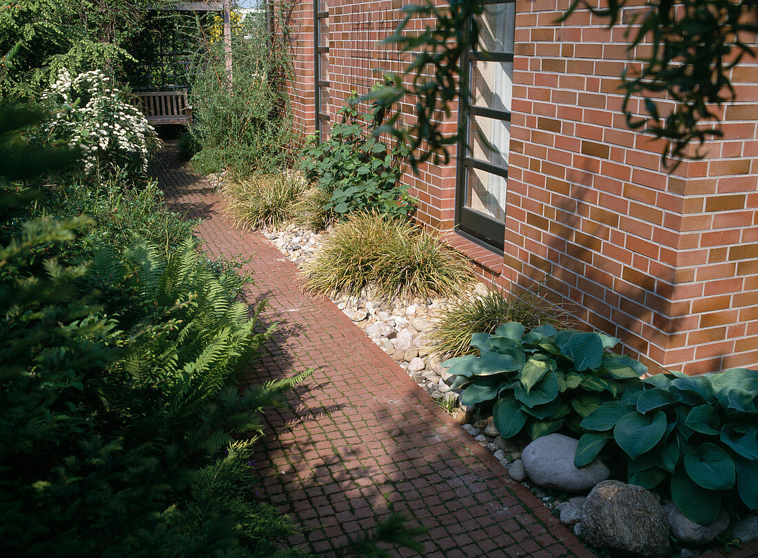 House with gravel bed