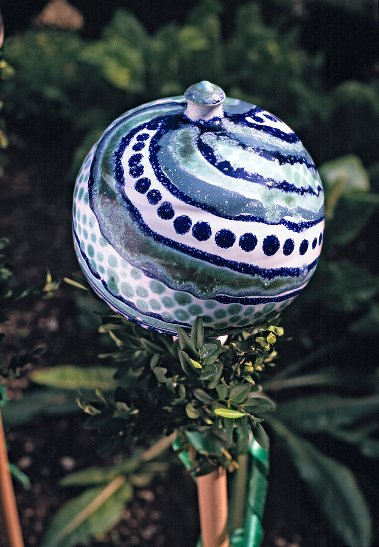 Glazed garden ball