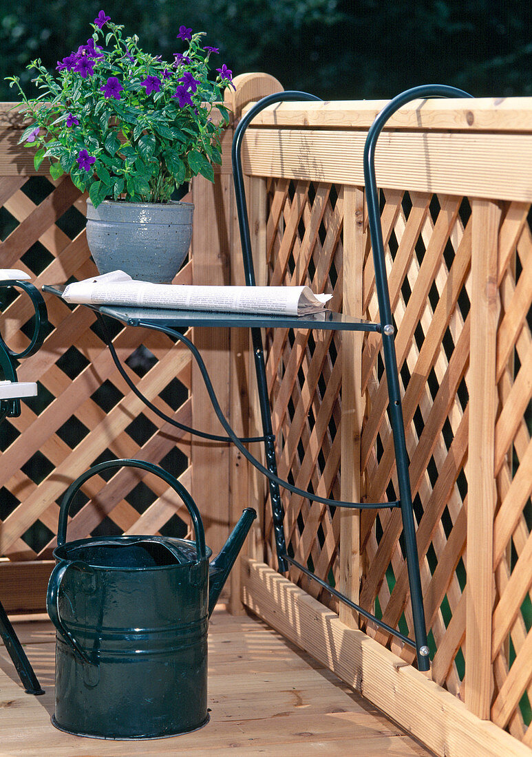 Balcony table for hanging