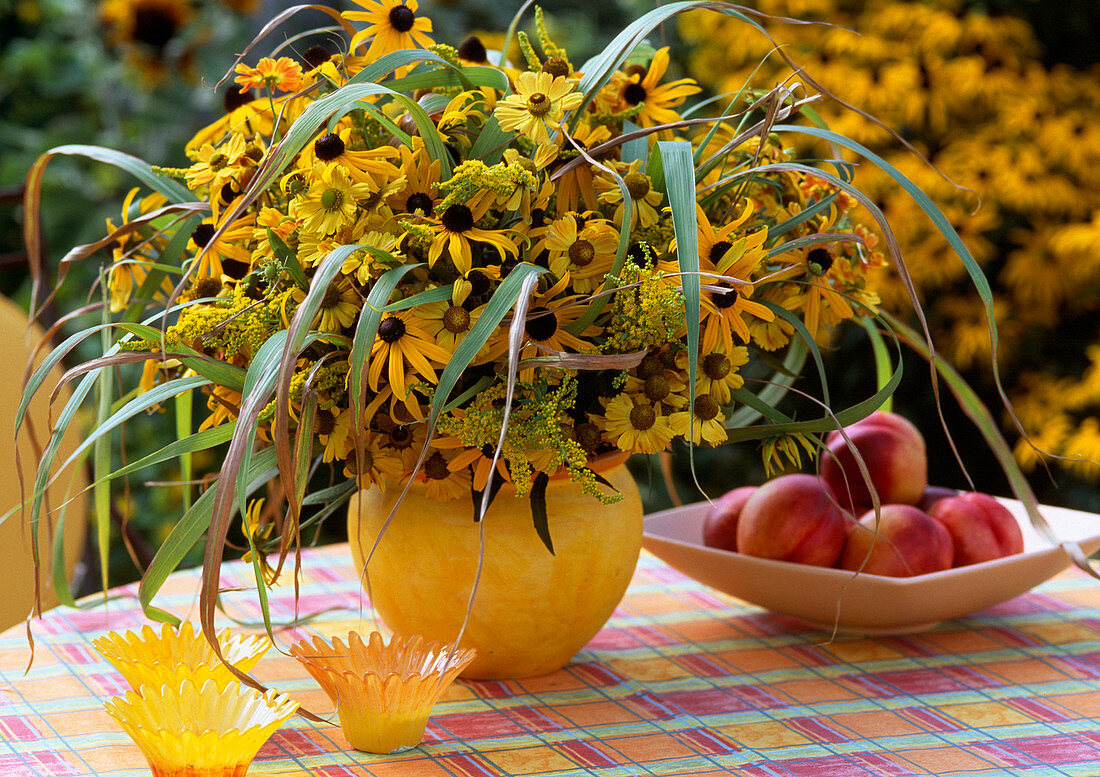 Rudbeckia, Miscantus, Solidago bouquet