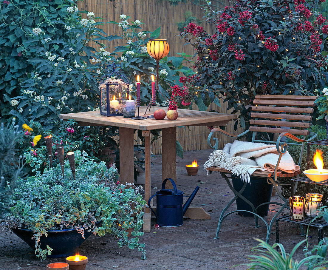After-work terrace with fairy lights and candles