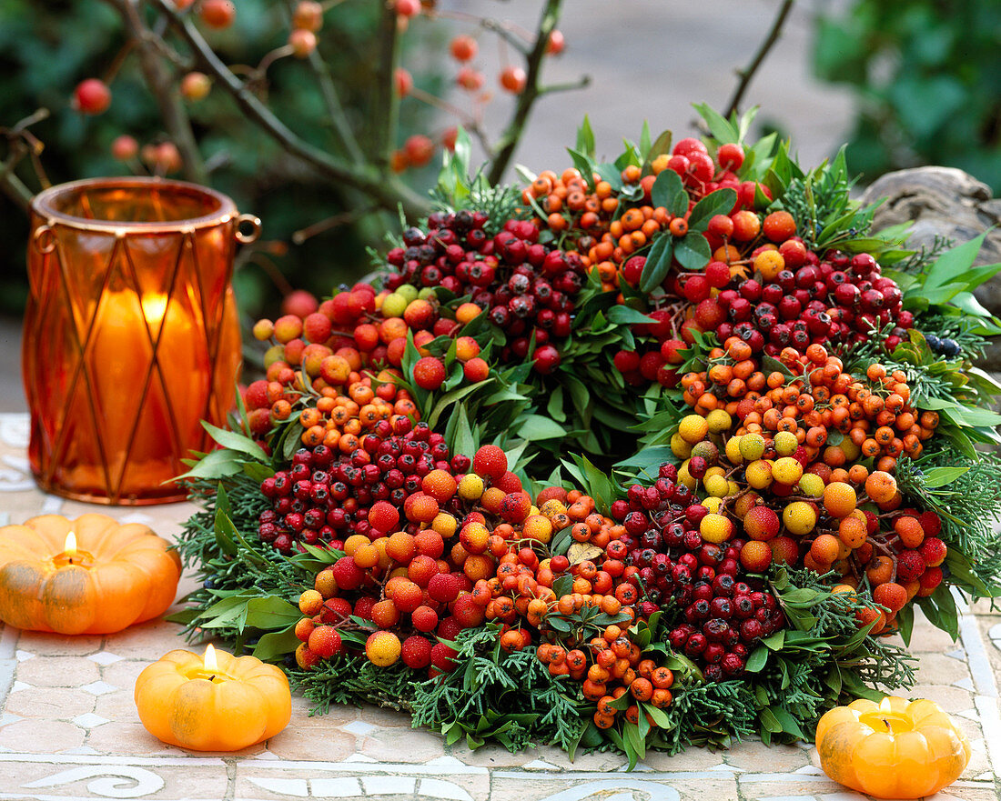 Wreath of berry jewelery