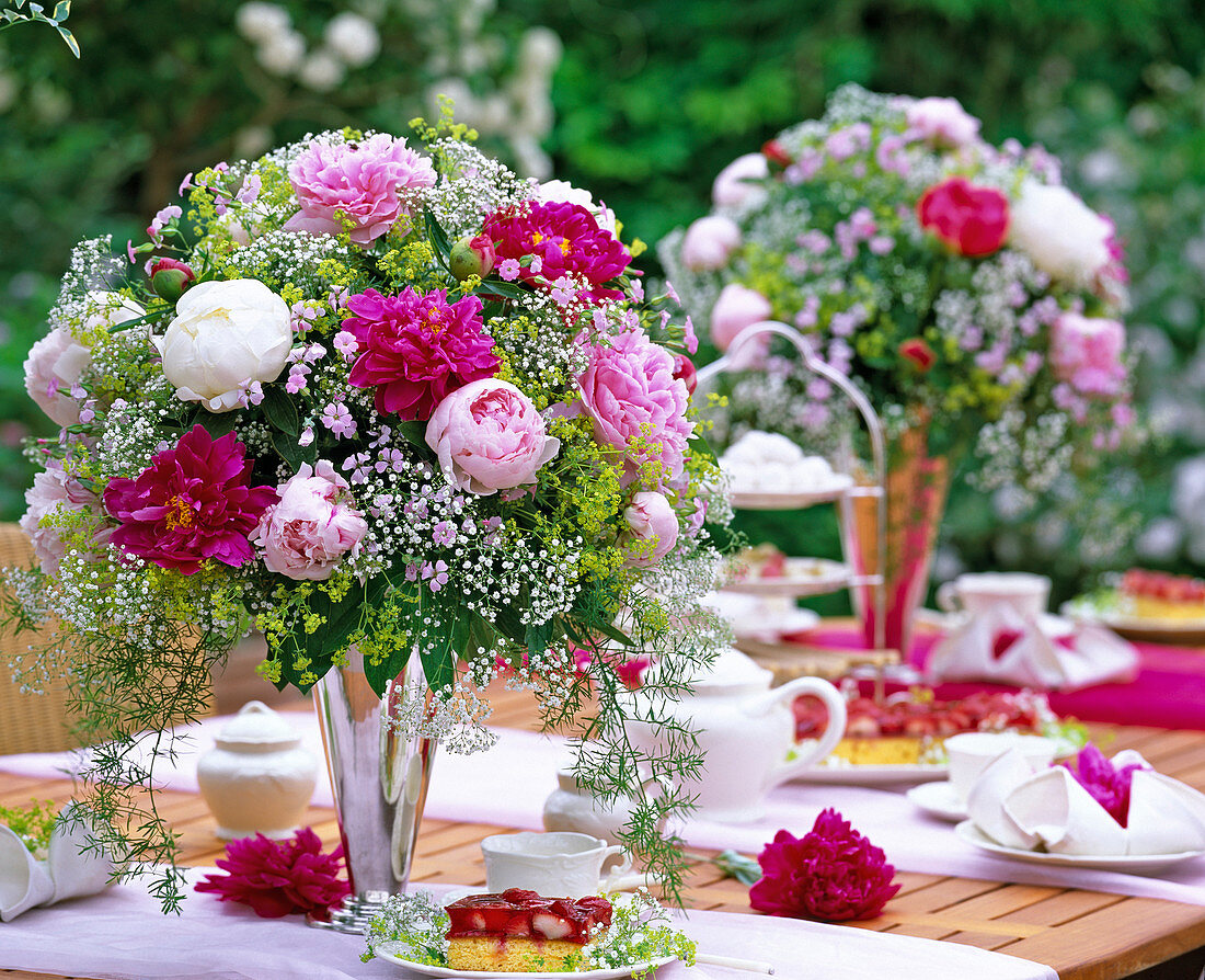 Table decoration with bouquets of Paeonia (peonies)