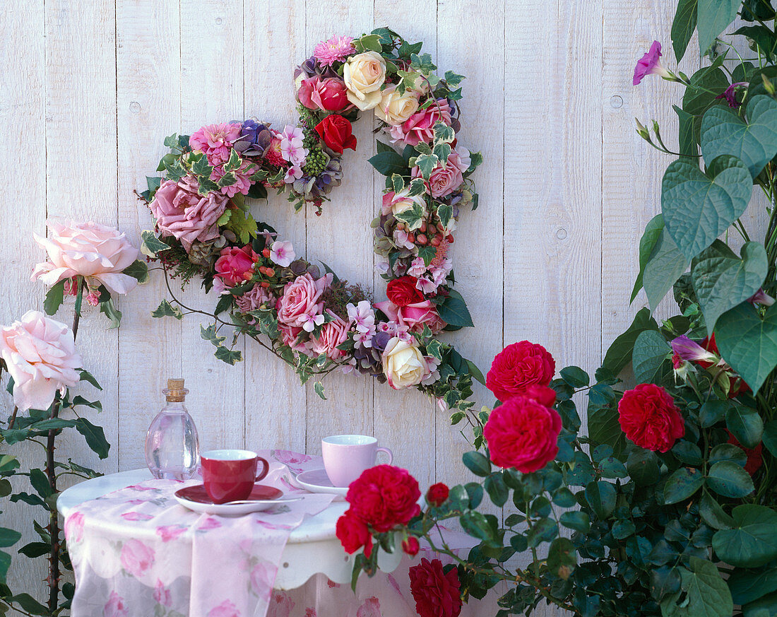 Wire heart with rose petal, Hydrangea (Hydrangea), Hedera