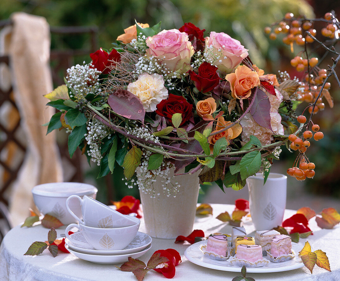 Rosa (roses), Dianthus (carnations), Hedera (ivy), Rubus (blackberry vines), Gypsophila (baby's breath)