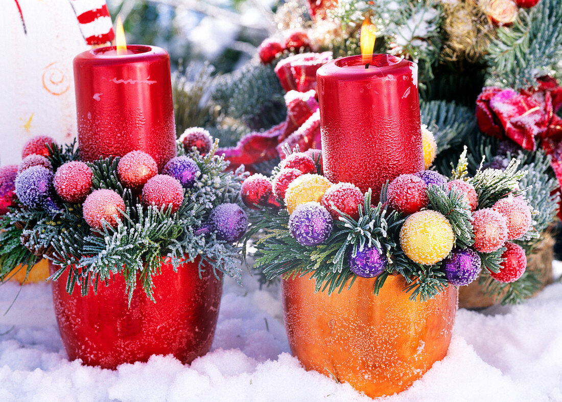 Metallic candles in metallic pots with candle ring made of Abies (Nordmann fir, Zypre)