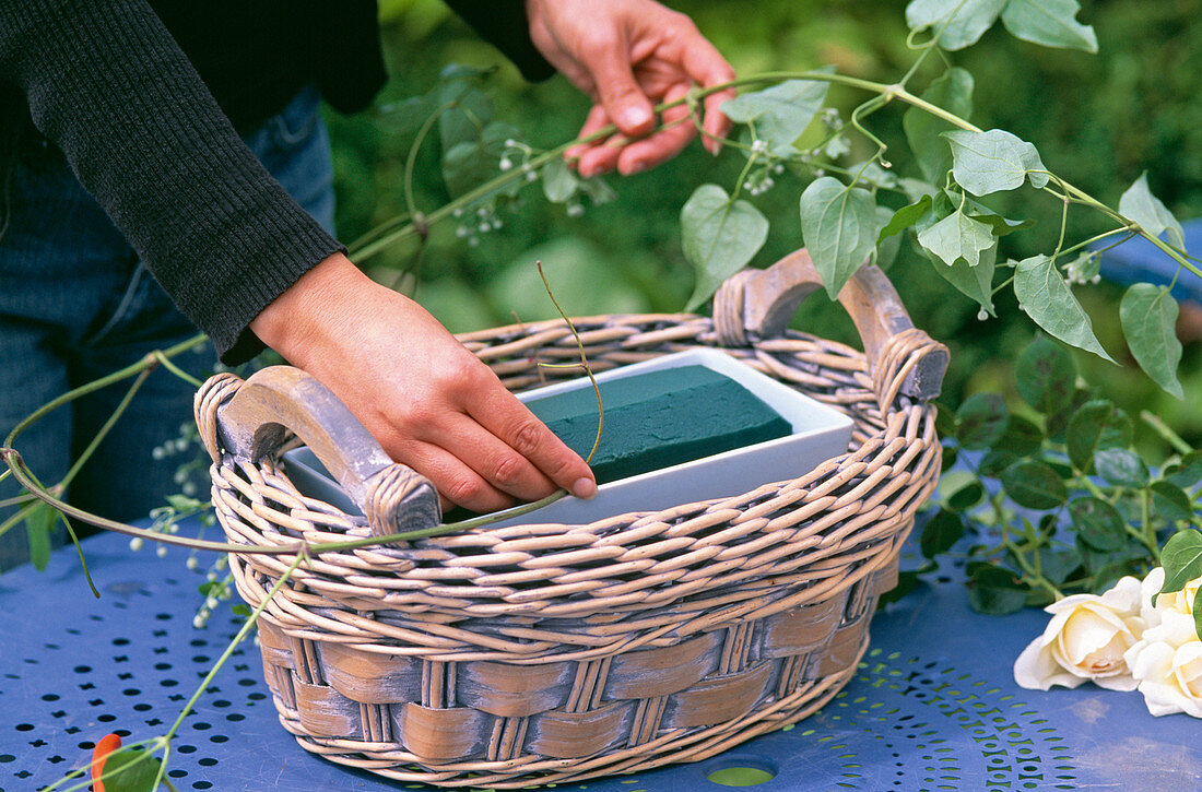 Arrangement in the basket