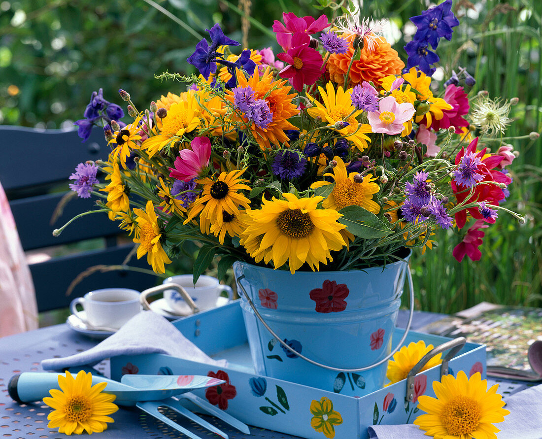 Helianthus (sunflowers), Dahlia (dahlias), Rudbeckia (coneflowers)