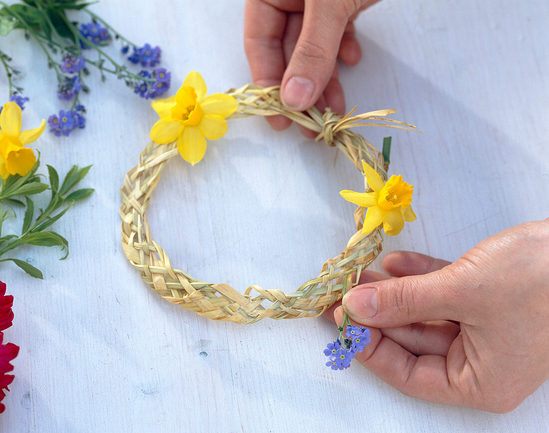 Gras pigtail as a wreath