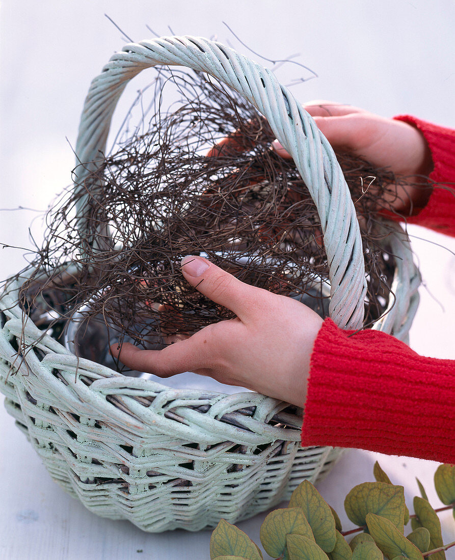 Basket with poppies (2/5)