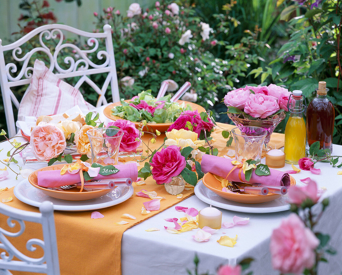 Table decoration with Rosa (English scented rose)