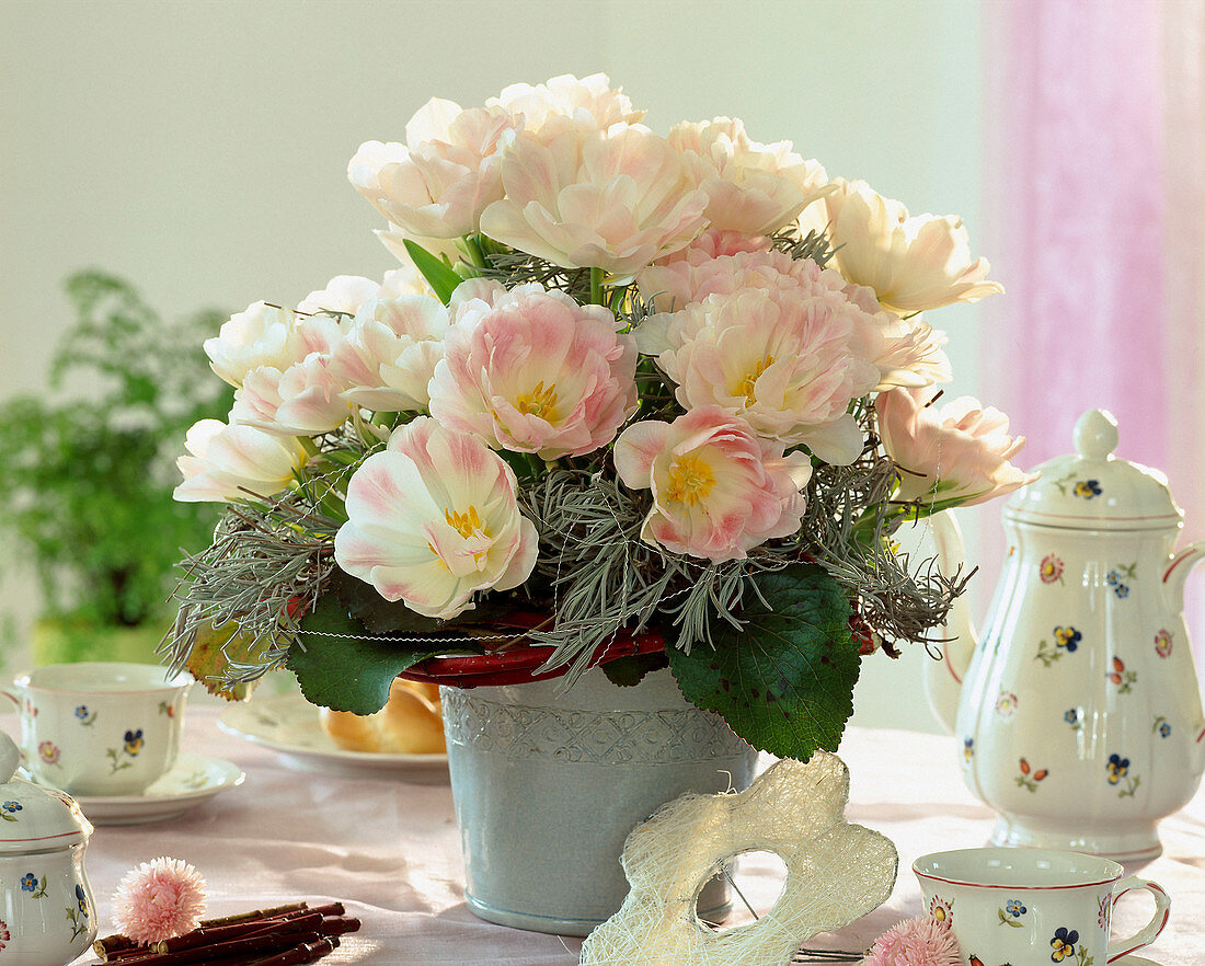 Bouquet of tulips with Tulipa 'Peach Blossom'