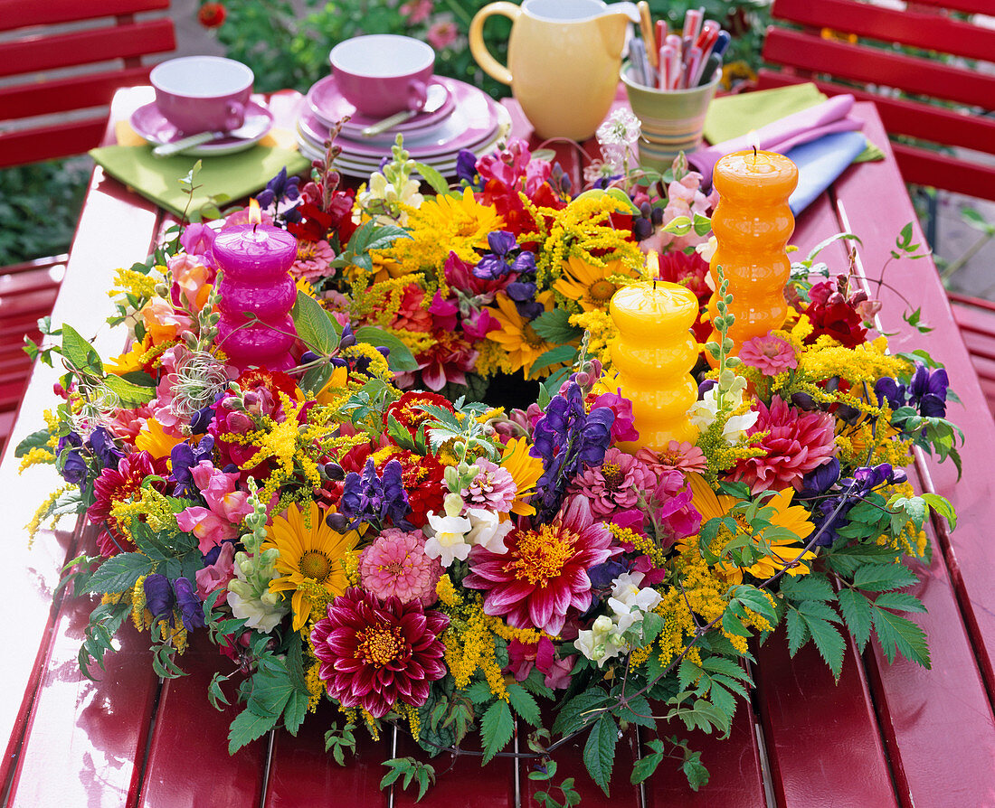 Dahlia, Zinnia, Aconitum (Eisenhut), Solidago (Goldrute)