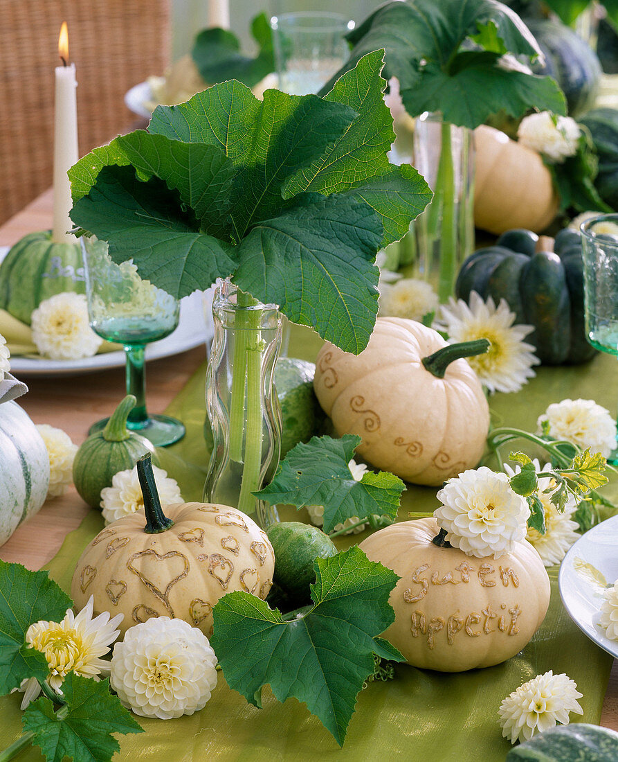 Carving pumpkin: 2/2