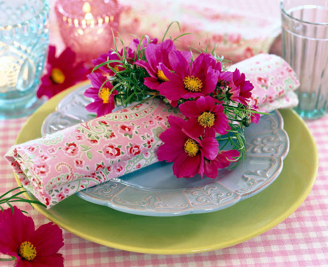 Cosmos bipinnatus sonata 'pink' as a napkin ring