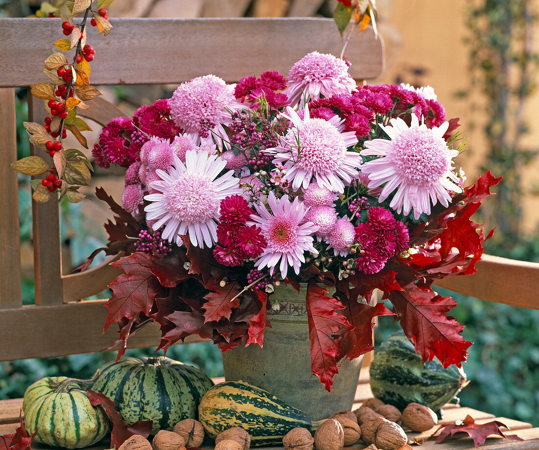 Gesteck mit anemonenförmigen Chrysanthemen: 5/5