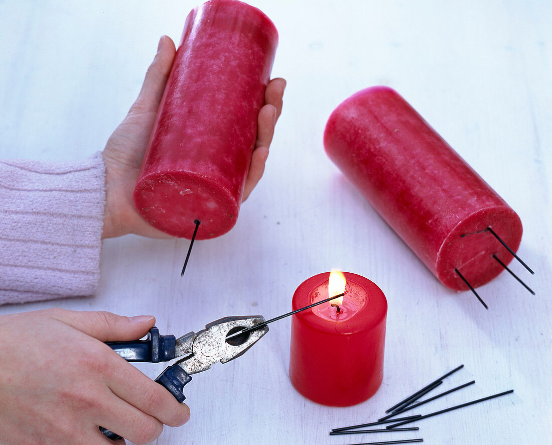 Advent wreath red-white with elks (3/7)