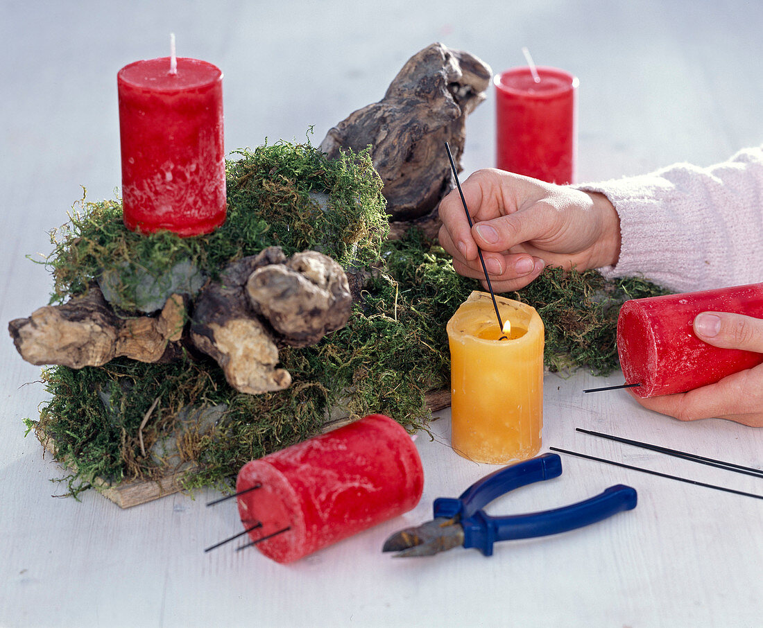 Advent wreath with gnarled branch and moss (3/5)