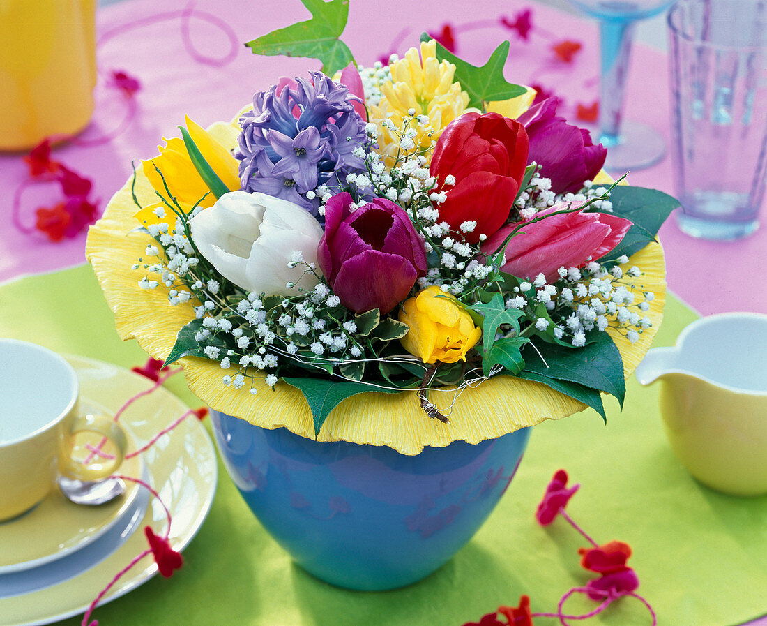 Strauß aus Tulipa (Tulpen), Hyacinthus (Hyazinthen), Gypsophila