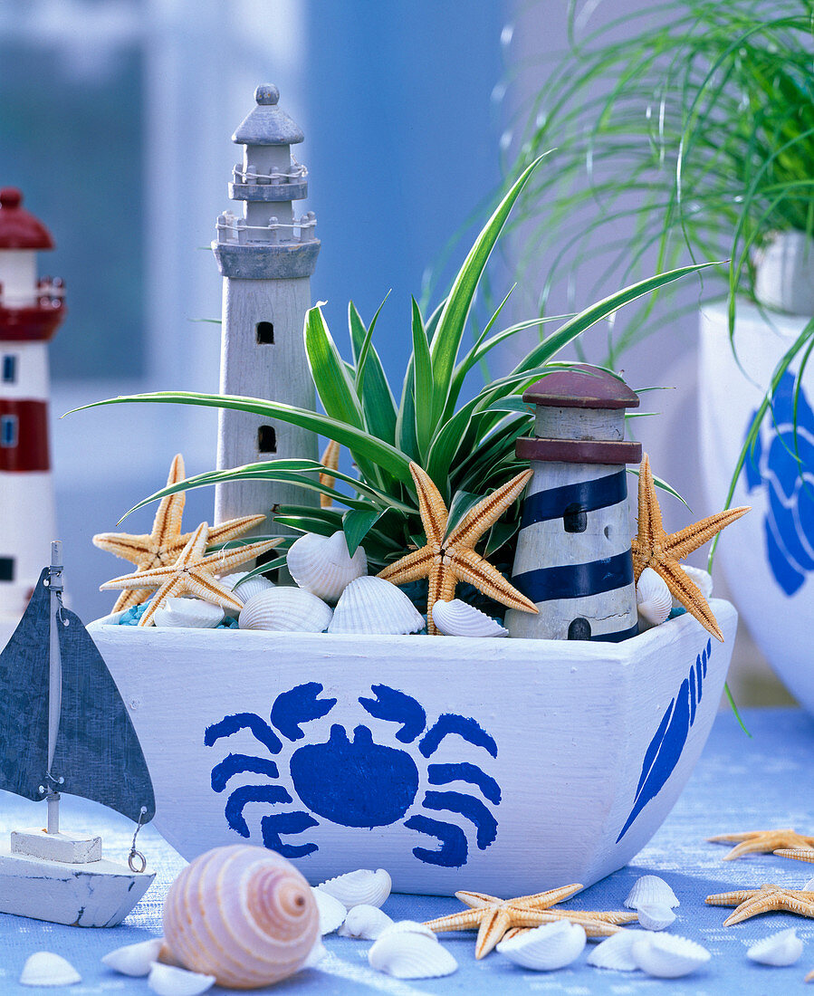 Maritime decoration of planters with stencils (3/3)