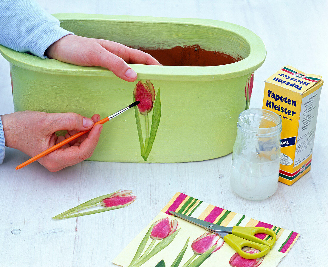 Tulips in bowl, pots with tulip napkin technique