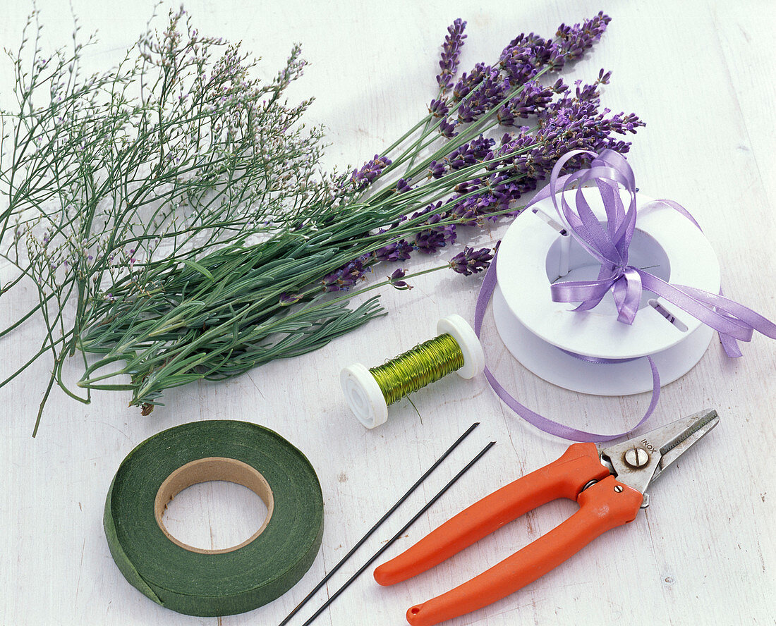 Sea lavender bouquets as table decoration