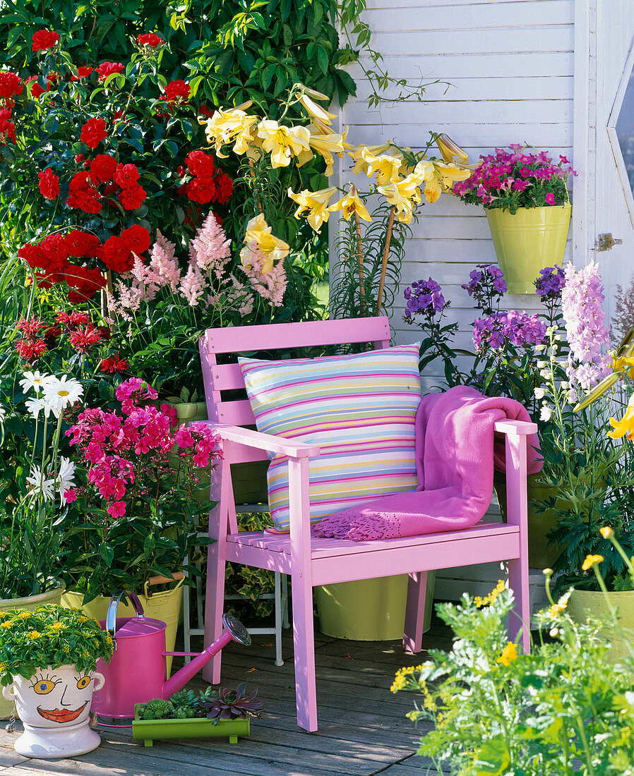 Lilium (lilies), Rosa (red rose, stem), Astilbe (daisy)